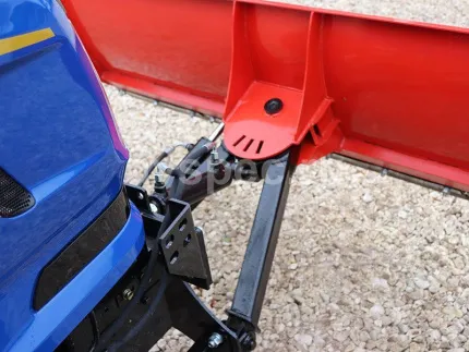 Отвал Снеговик на DF 404 G2 ОК2000