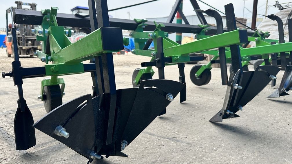 Модель культиватора для работы в междурядьях